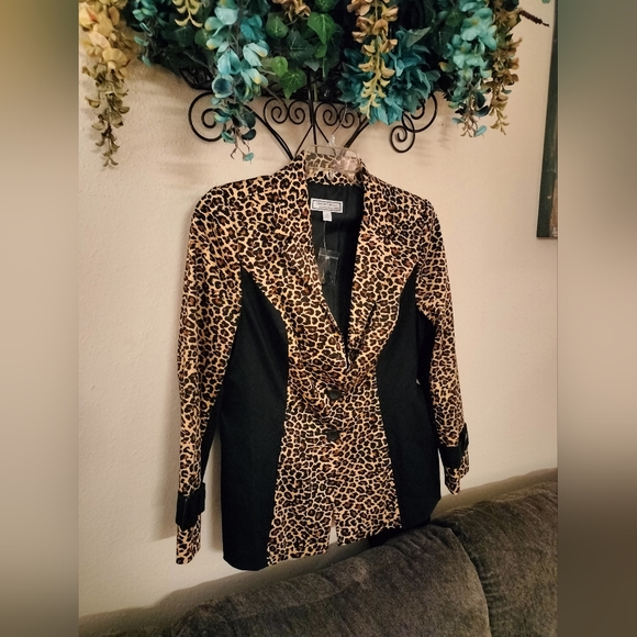 George Simonton Jackets & Blazers - SIMONTON SAYS by George Simonton Cheetah & Black belted Jacket. NWOT size Medium